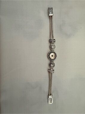 Silver Tone Decorative Snap Bracelet